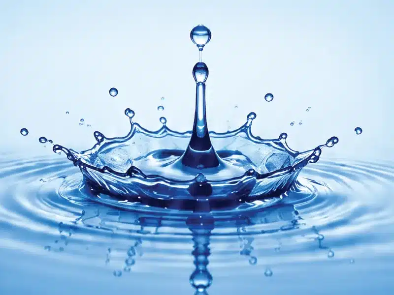 Icy-blue-crown-splash-and-droplets